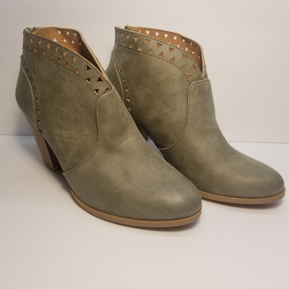 Qupid Jade Green Booties Size 8